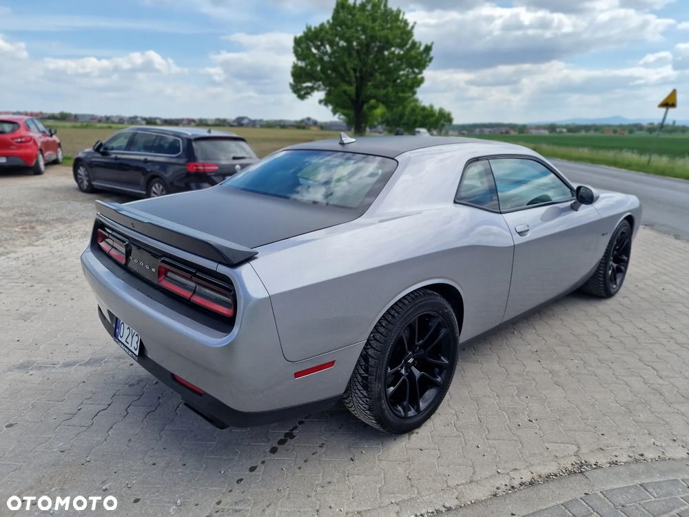 Dodge Challenger - 9