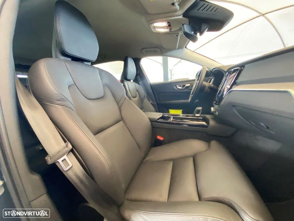 Volvo V60 2.0 T8 AWD TE Plus Dark - 11