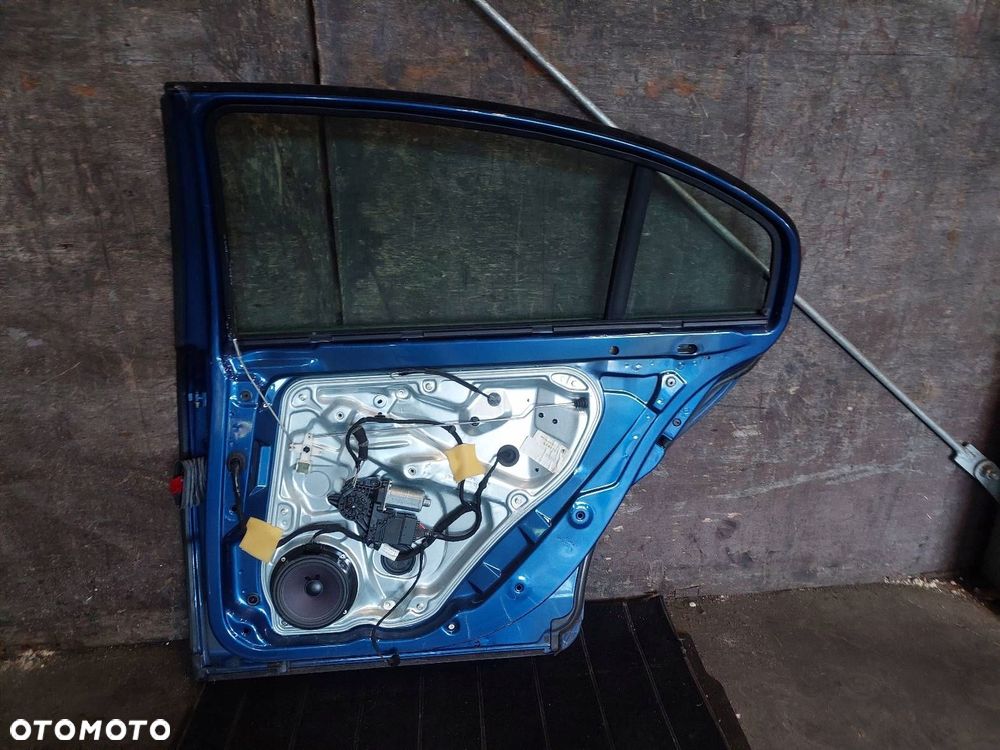 DRZWI KOMPLETNE PRAWY TYŁ SKODA SUPERB I 9461 - 4