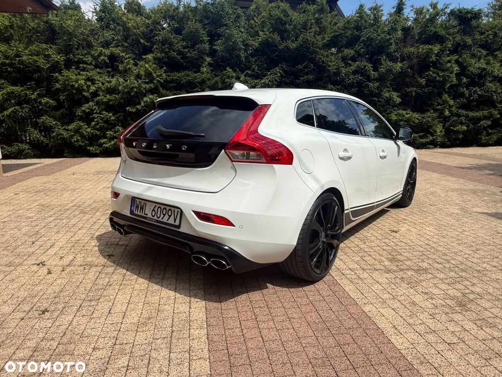 Volvo V40 T4 R-Design - 3