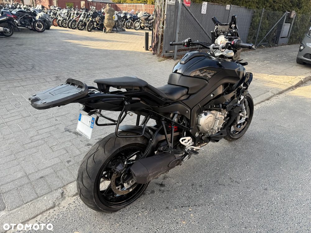 BMW S - 6