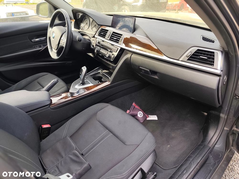 BMW Seria 3 330d xDrive Luxury Line - 28