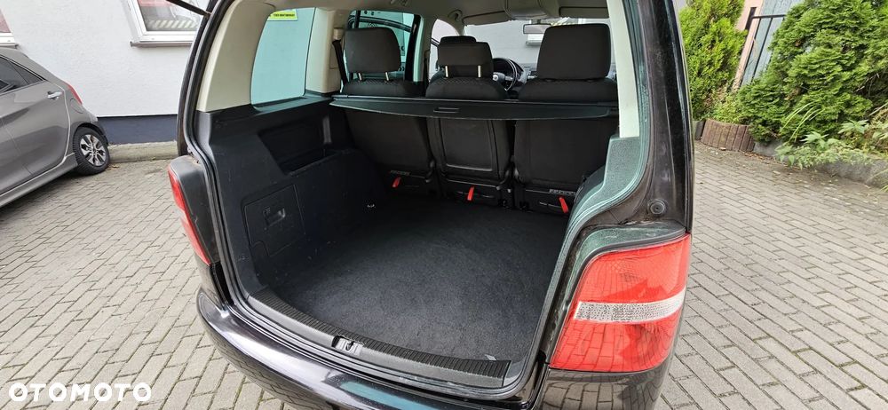 Volkswagen Touran - 24
