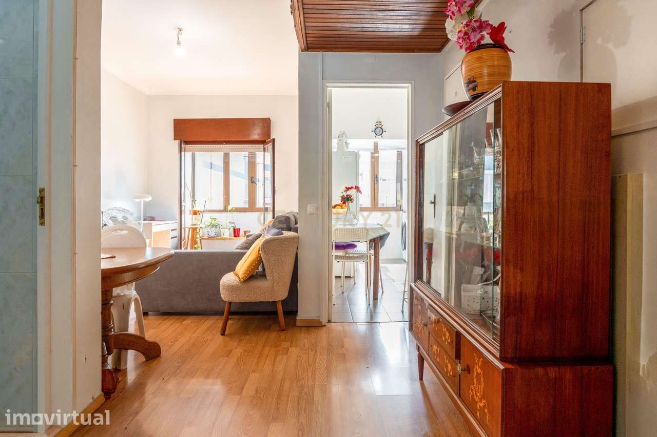 Apartamento T2 com varanda e muita luz natural no Bairro do Liceu | Av - Grande imagem: 4/31