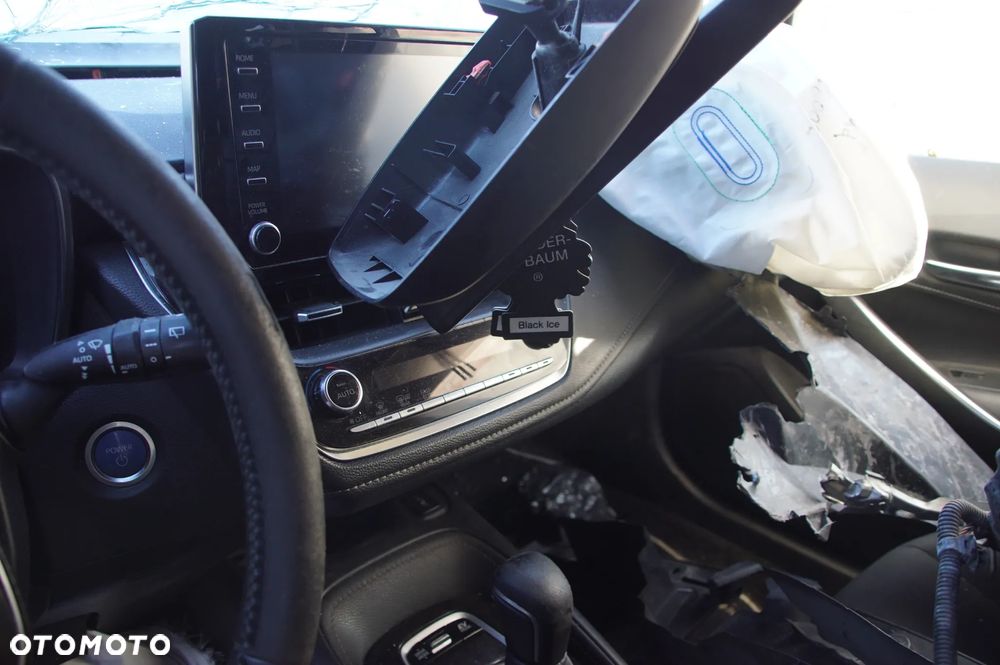 Auto na części - Toyota Corolla E21 1.8 HYBRID 122 KM 2ZR-FXE CVT 1J6 2019R Silnik Skrzynia Drzwi Lusterko Zderzak Klapa Lampa Szyba Klamka Deska Kokpit Sterownik Moduł Czujnik Licznik Wyświetlacz Panel Kierownica - 12