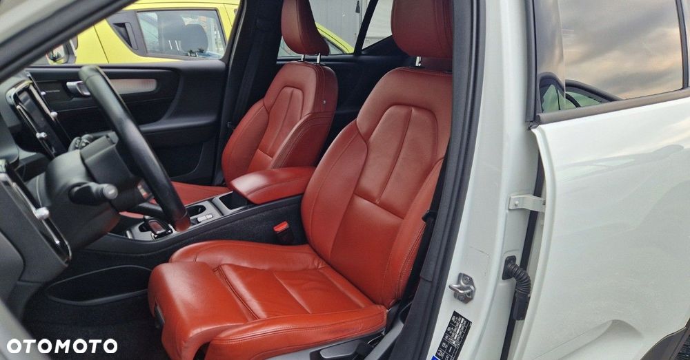 Volvo XC 40 - 35