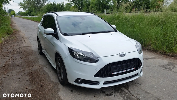 Ford Focus Turnier 2.0 EcoBoost ST mit Leder-Exclusiv-Paket