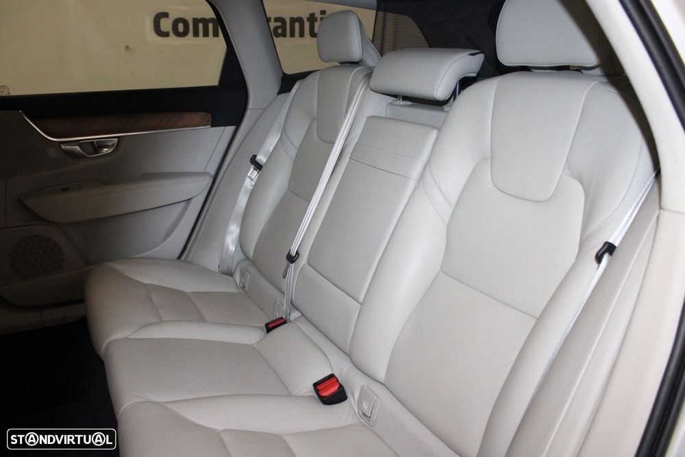 Volvo V90 2.0 B4 Momentum Plus Geartronic - 32