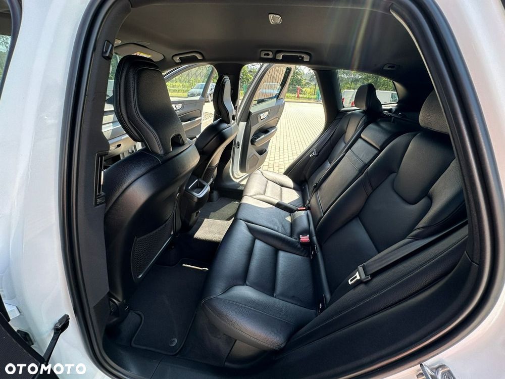 Volvo XC 60 B4 D AWD Geartronic Momentum Pro - 13