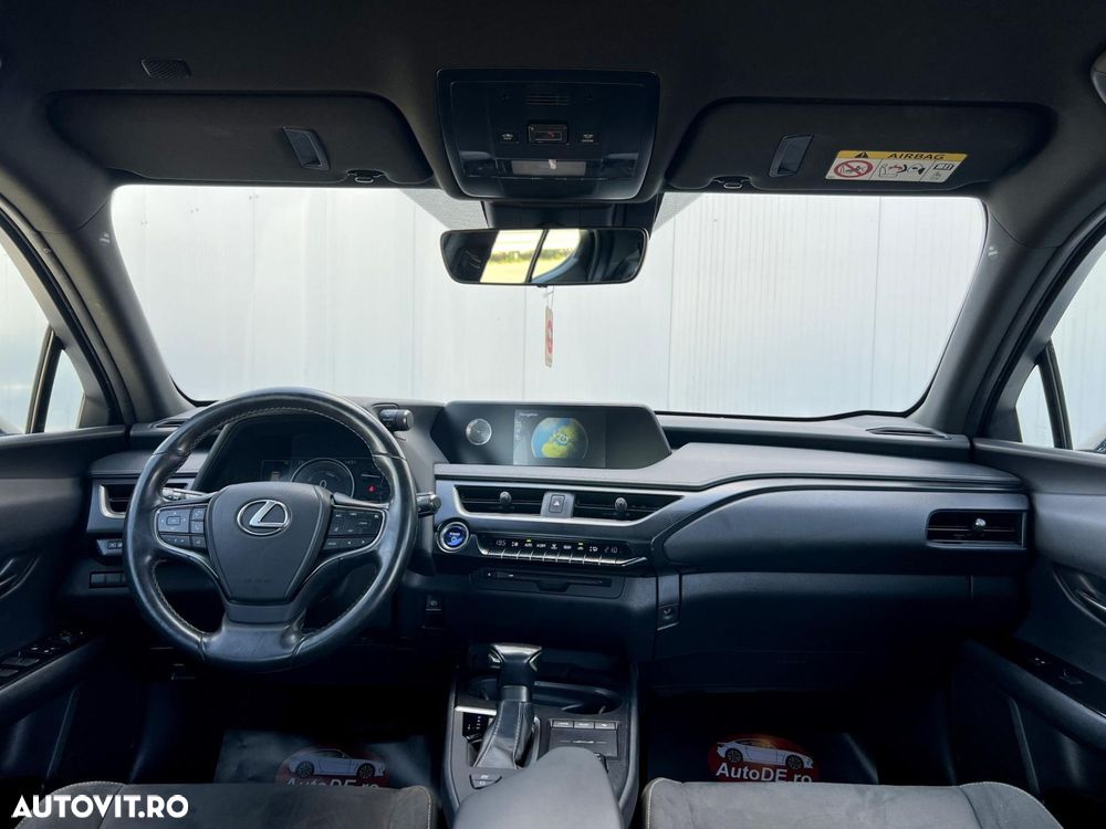 Lexus UX - 8