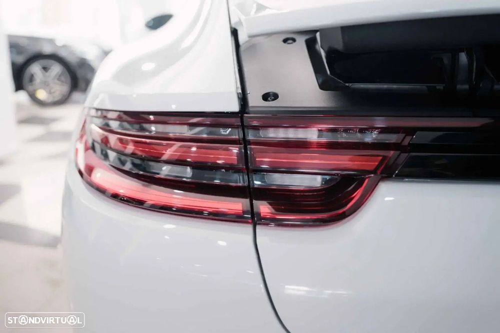 Porsche Panamera 4 E-Hybrid Platinum Edition - 9