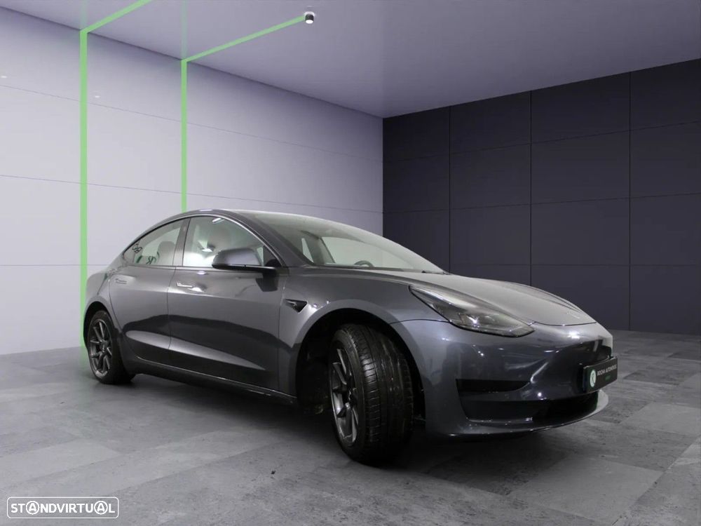 Tesla Model 3 - 4