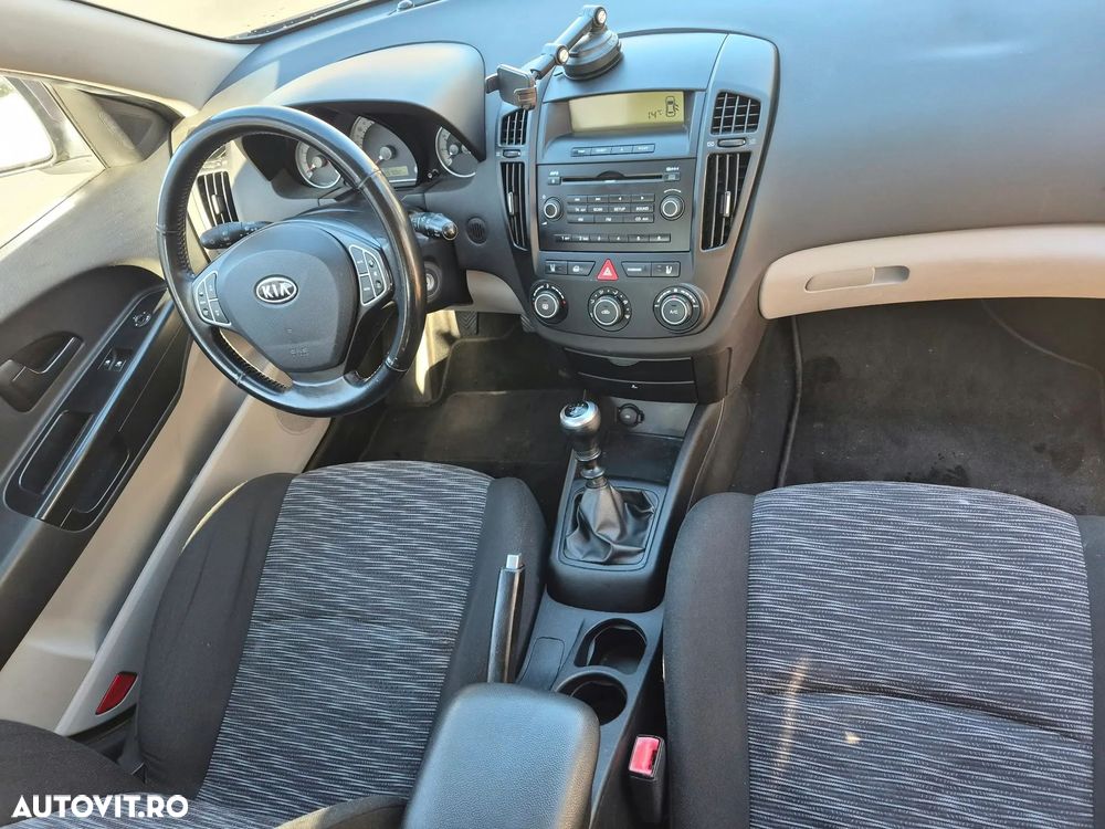 Kia Ceed - 12