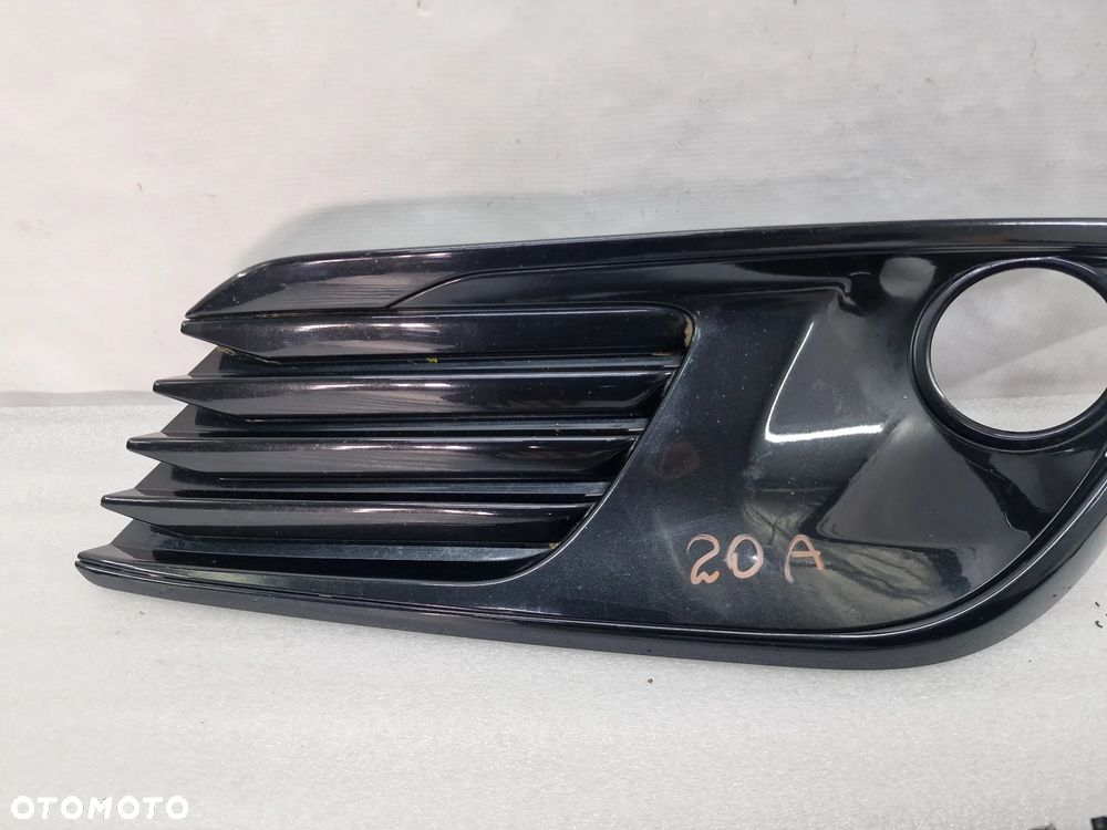 TOYOTA AURIS II LIFT 15- PRAWA KRATKA BOCZNA ZDERZAKA PRZEDNIEGO PRZÓD NA HALOGEN , NR 81481-02580 / 52030-02210 , NR AUKCJI A/20 - 2