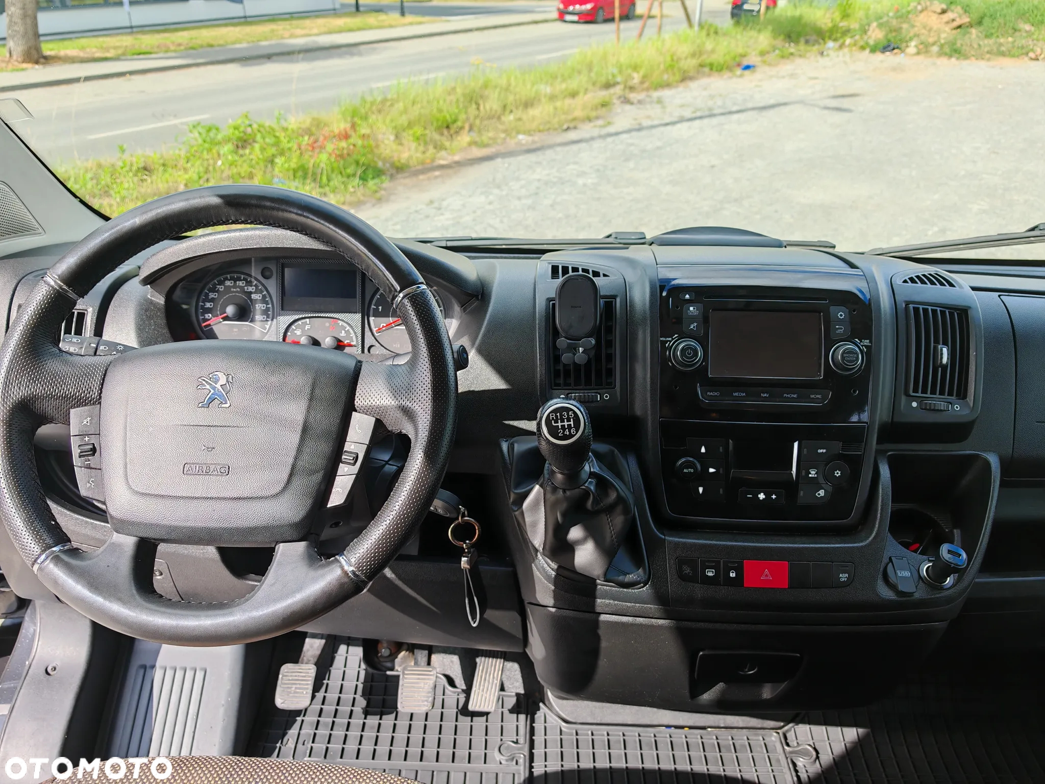 Peugeot Boxer 330 BlueHDi L1H1 - 12