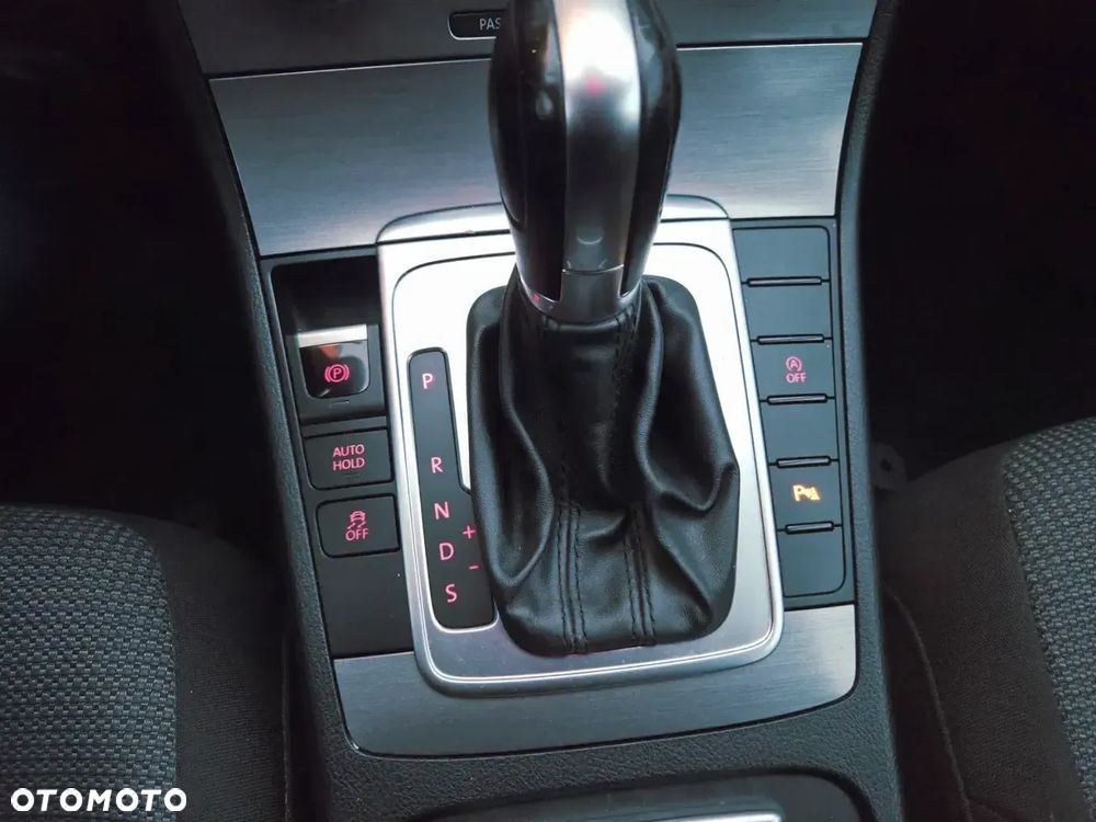 Volkswagen Passat Variant 2.0 TDI BlueMotion Technology Comfortline - 19