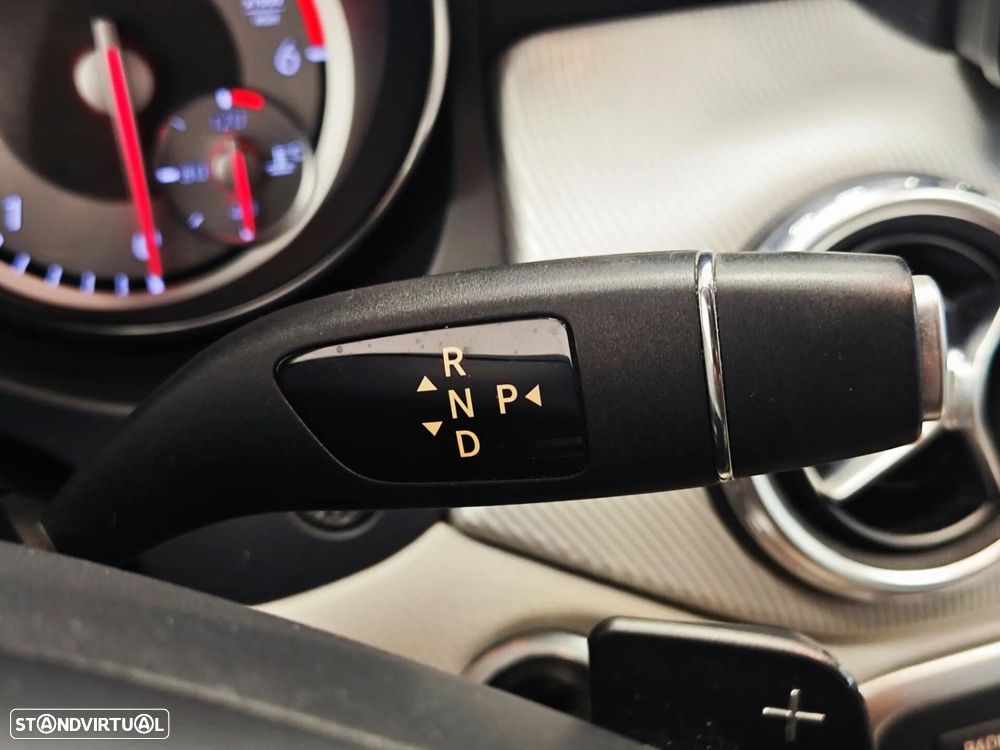 Mercedes-Benz GLA 200 d 4Matic 7G-DCT Urban - 29