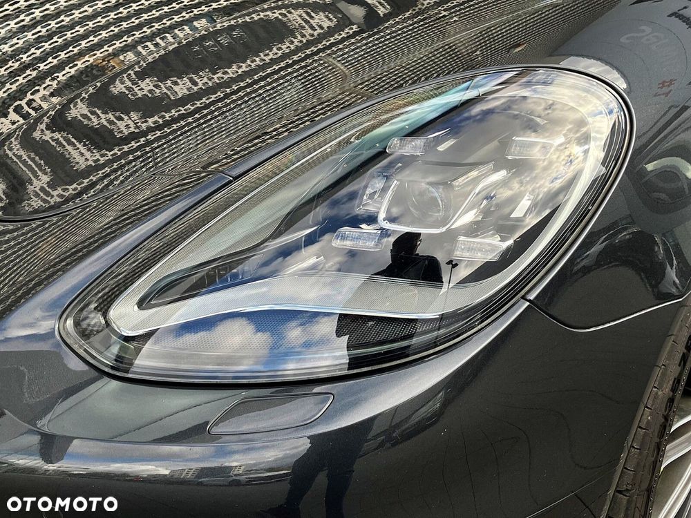 Porsche Panamera 4 E-Hybrid - 11