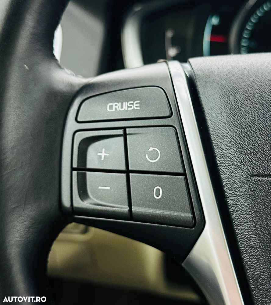 Volvo XC 60 D4 Geartronic Momentum - 25