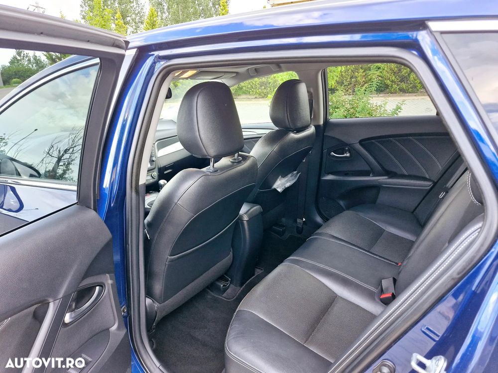 Toyota Avensis 2.0 D-4D Executive - 6