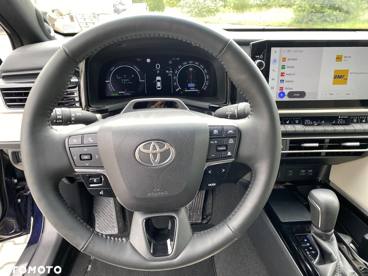 Toyota Camry - 17