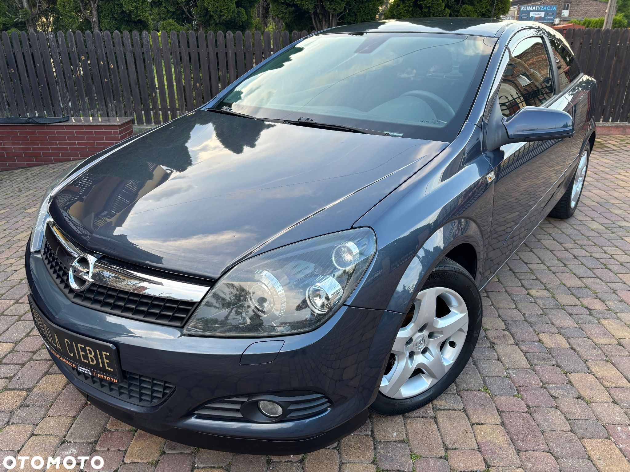 Opel Astra GTC 1.4 Cosmo - 1