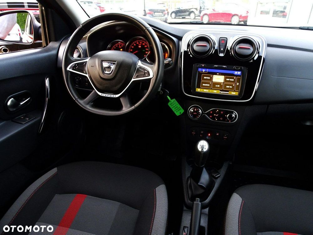 Dacia Logan TCe 90 S&S Stepway Celebration - 23