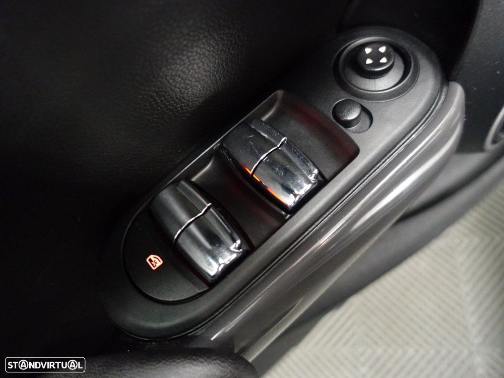 MINI 5 Portas Cooper D - 12