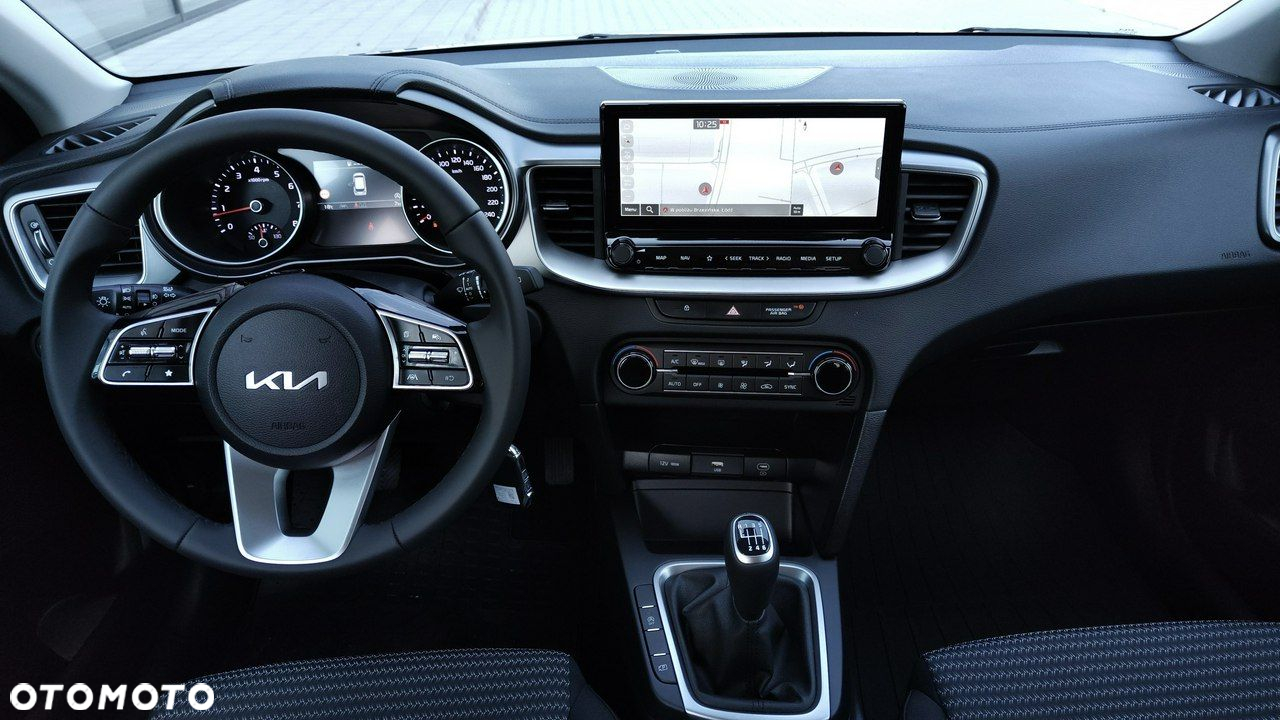 Kia Ceed - 11