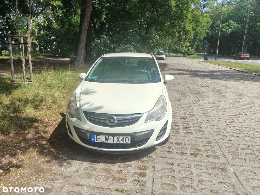 Opel Corsa 2012 photo 2