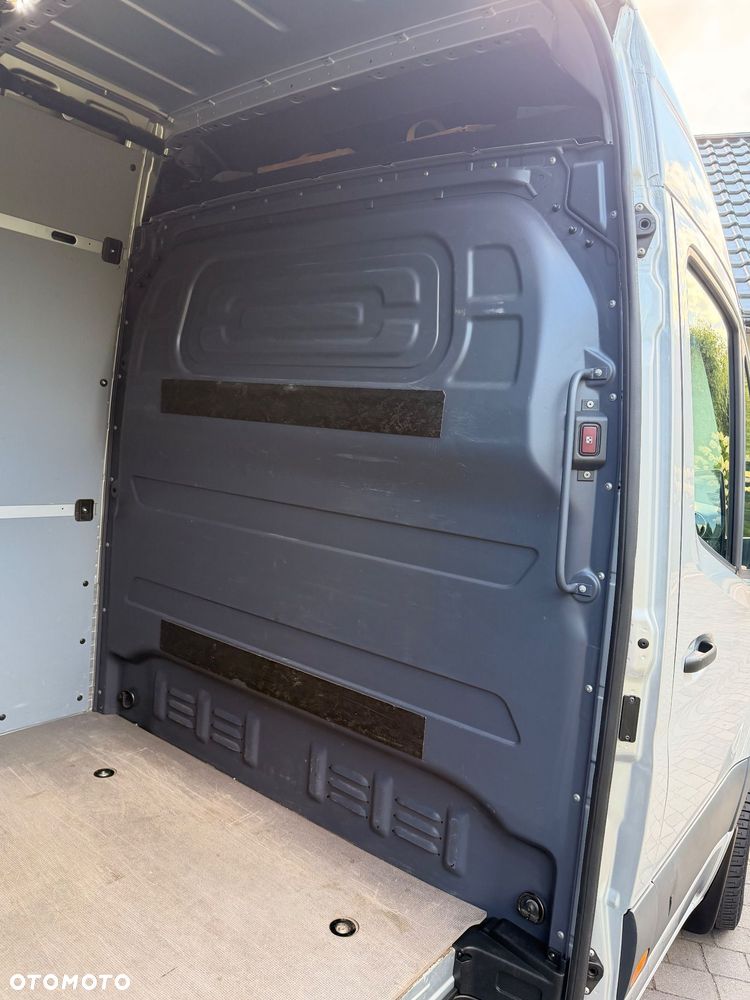 Mercedes-Benz Sprinter - 22