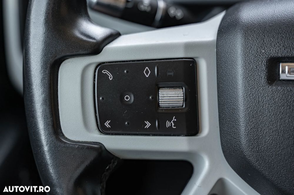 Land Rover Defender - 25
