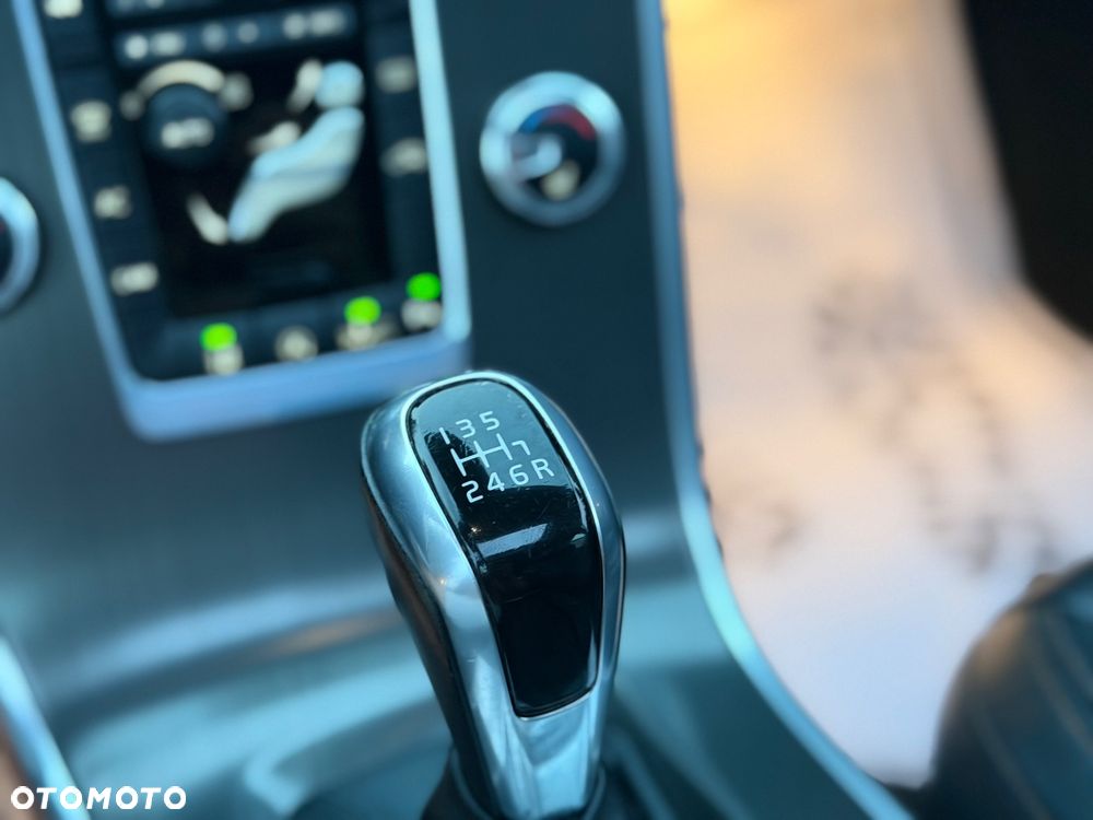 Volvo XC 60 D4 Drive-E Momentum - 31