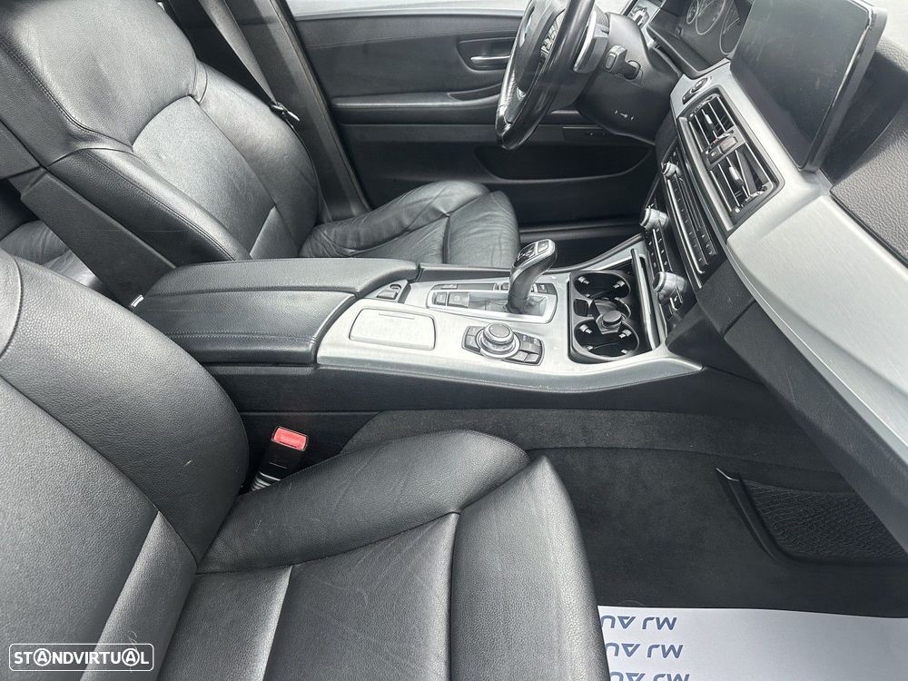 BMW 525 d Exclusive Auto - 10