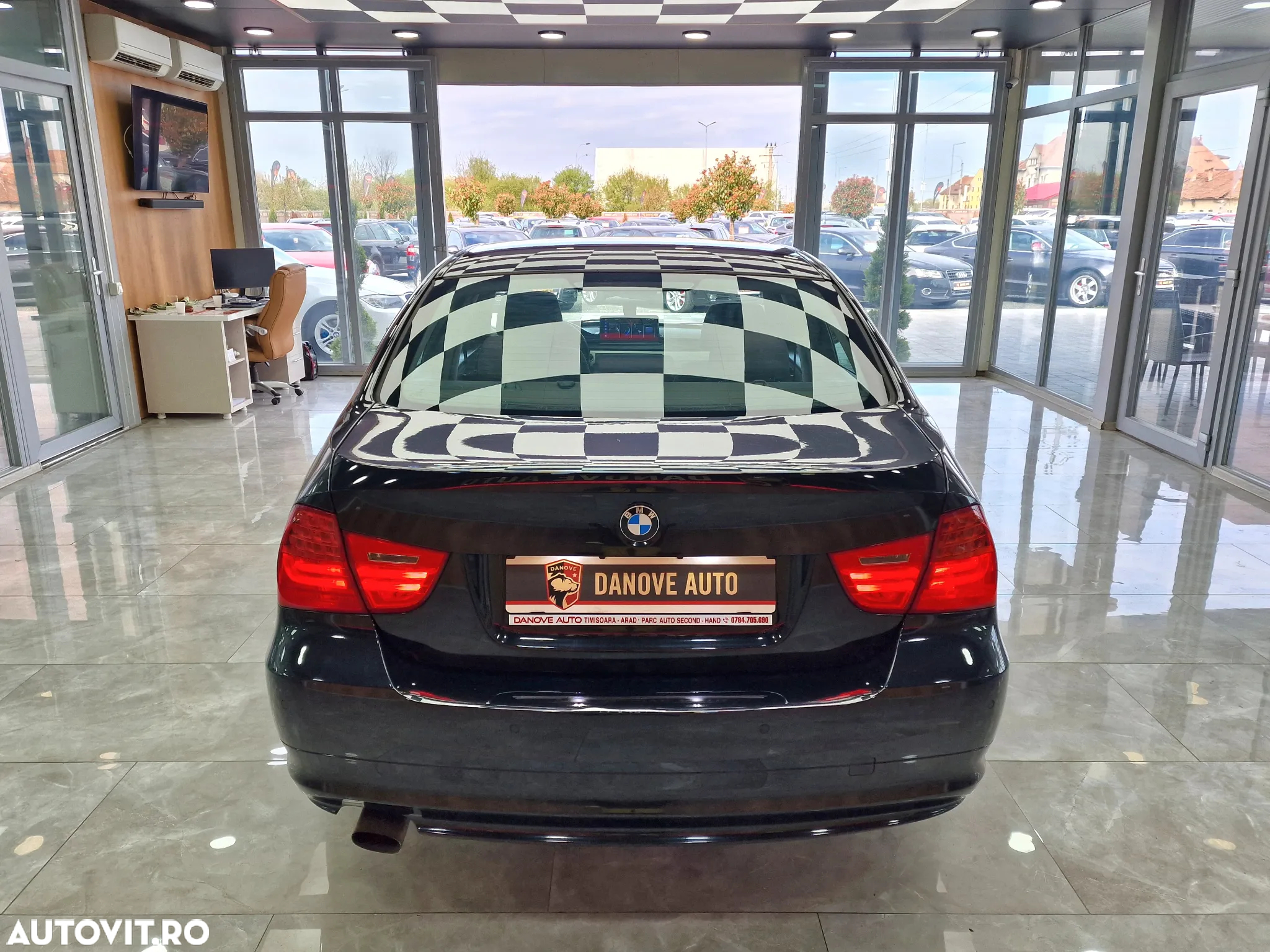 BMW Seria 3 318d - 11