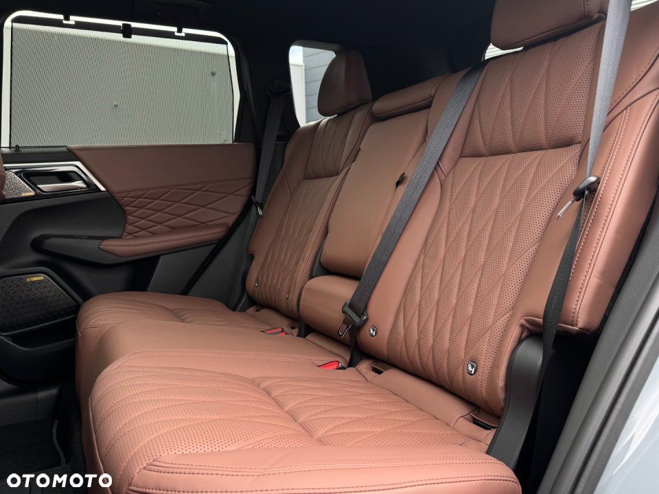 Mitsubishi Outlander - 11