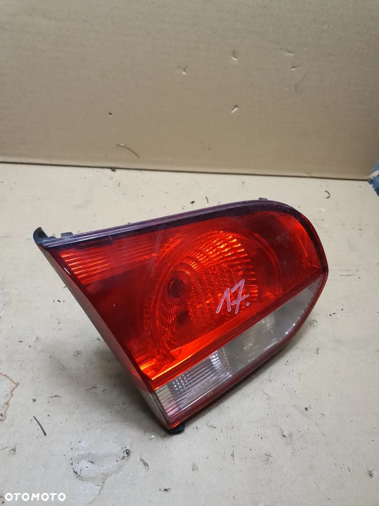 LAMPA LEWA W KLAPE VOLKSWAGEN GOLF VI 6 - 2
