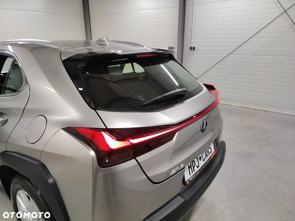 Lexus UX 250h Elegance 2WD - 38