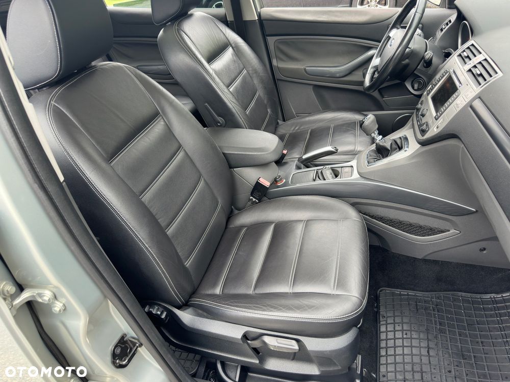 Ford Kuga 2.0 TDCi 4x4 Titanium - 25