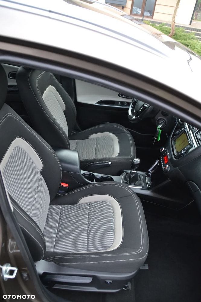 Kia Ceed 1.6 GDI Dream-Team Edition - 29