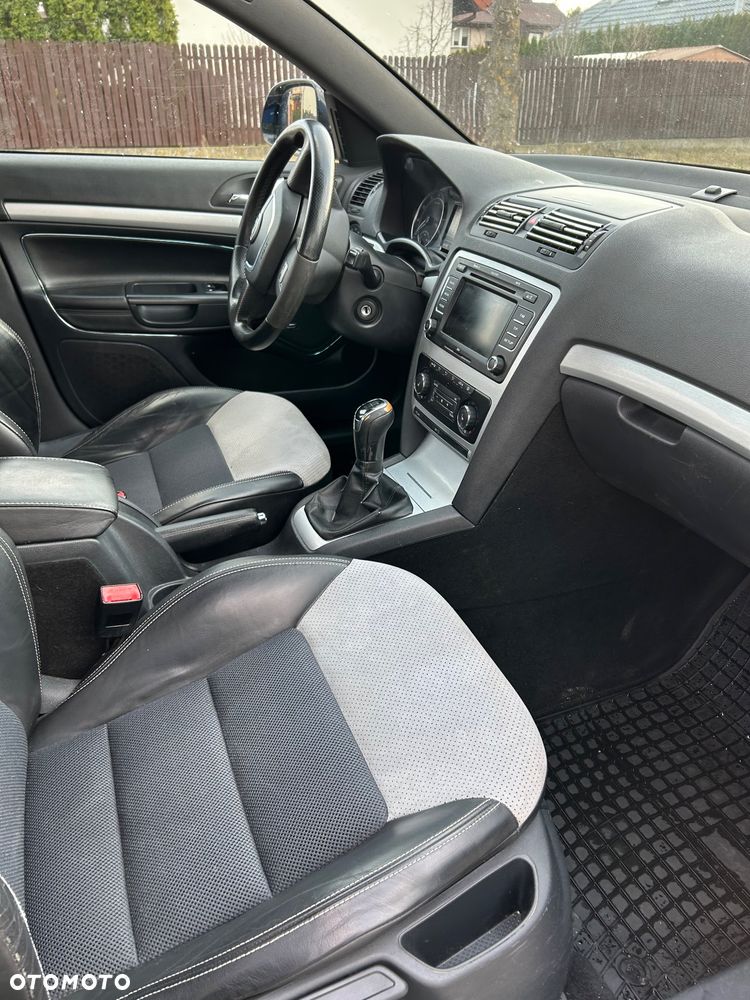 Skoda Octavia 2.0 TSI RS - 16