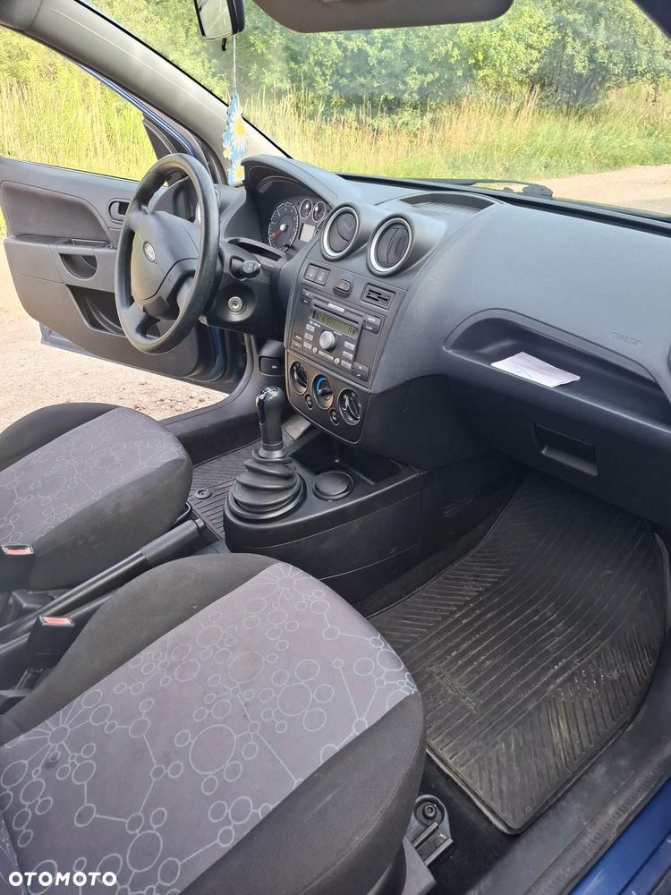 Ford Fiesta - 10