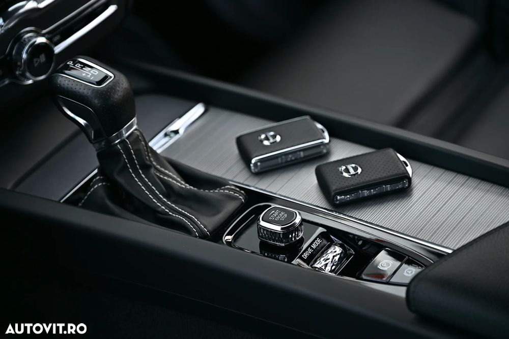 Volvo XC 60 D5 AWD R-Design - 40