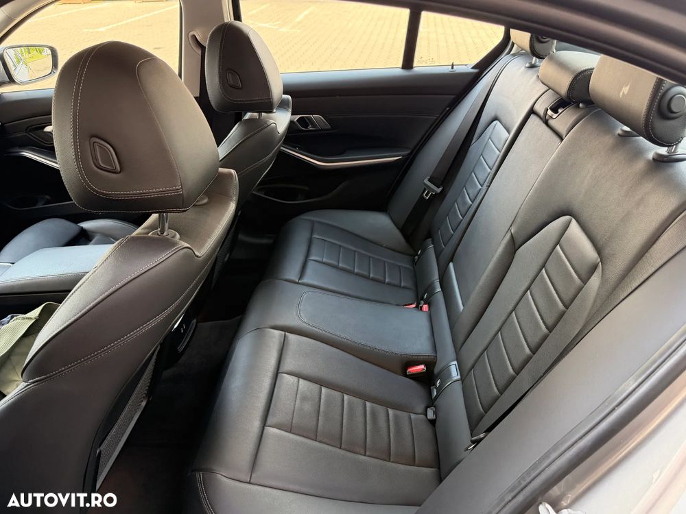 BMW Seria 3 330e Aut. Sport Line - 13