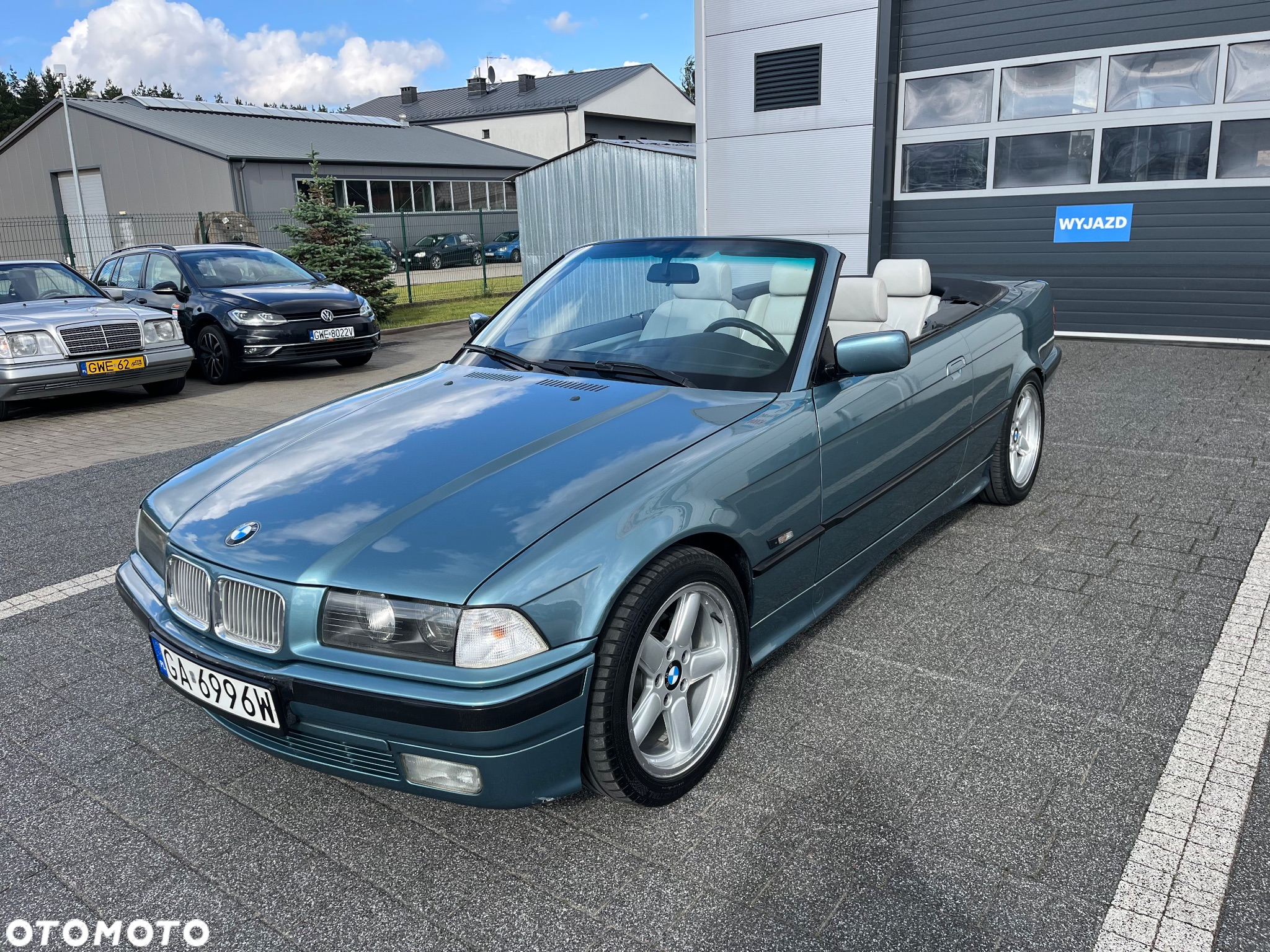 BMW Seria 3 318i Cabriolet - 11