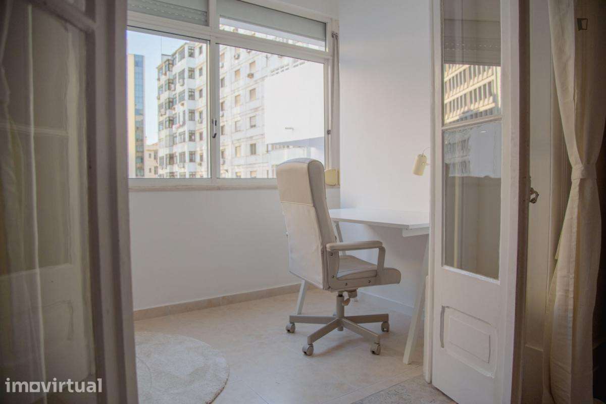 Quarto - localizado em Marquês de Pombal Lisbon - Grande imagem: 3/23