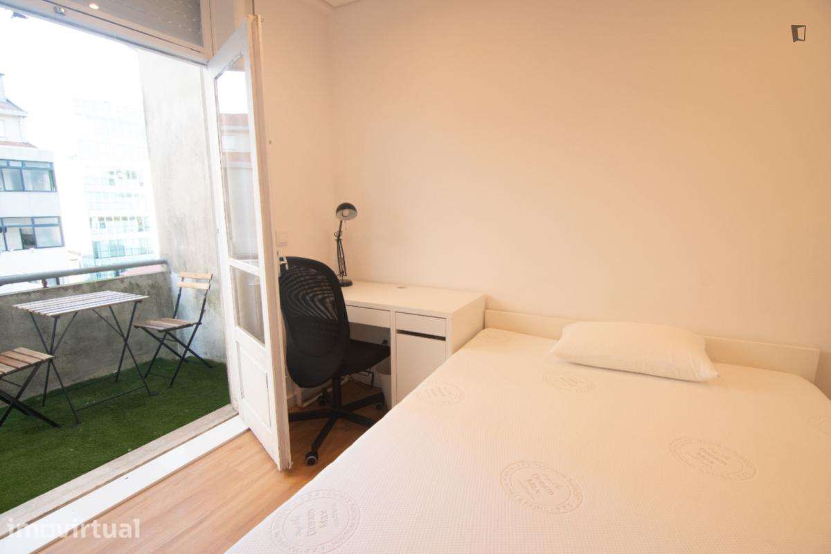 Quarto - localizado em Mafamude Porto - Grande imagem: 4/10