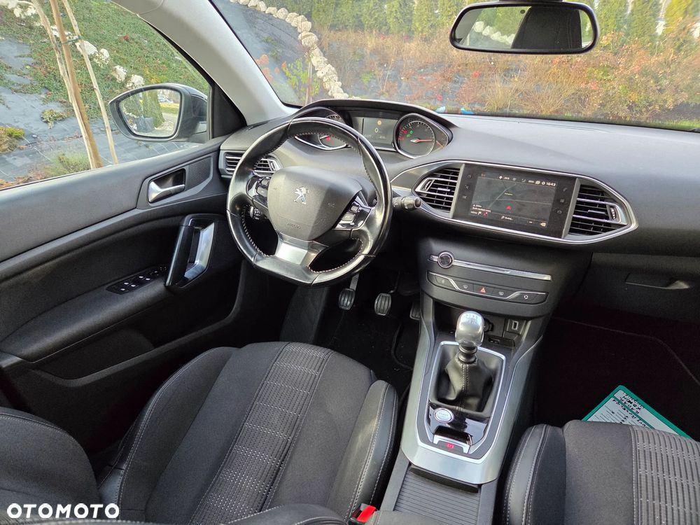 Peugeot 308 BlueHDi FAP 130 Stop & Start Allure Pack - 26