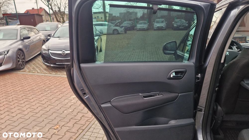 Peugeot 5008 HDI FAP 150 Allure - 25