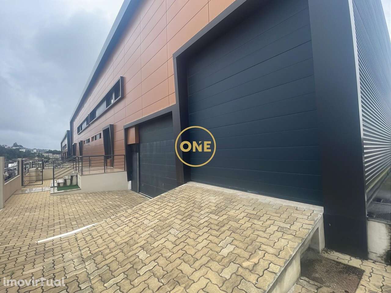 Oportunidade Única – Armazéns Industriais Modernos em Vila Nova de Gai - Grande imagem: 2/34